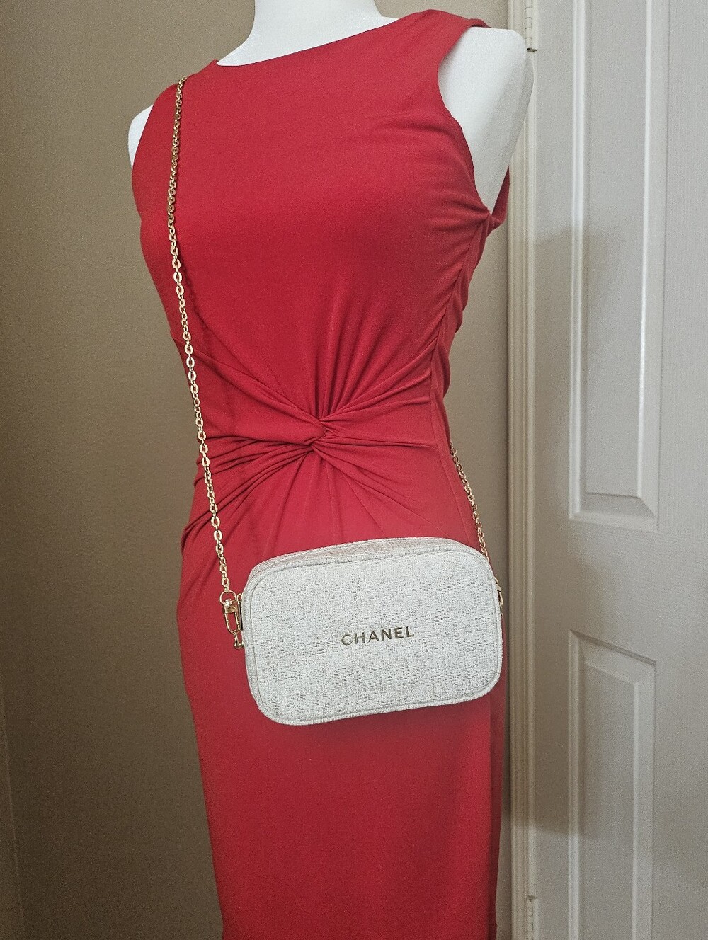 New CHANEL Cream Cosmetic Pouch from Chanel Beauty. - Picture 6 of 16